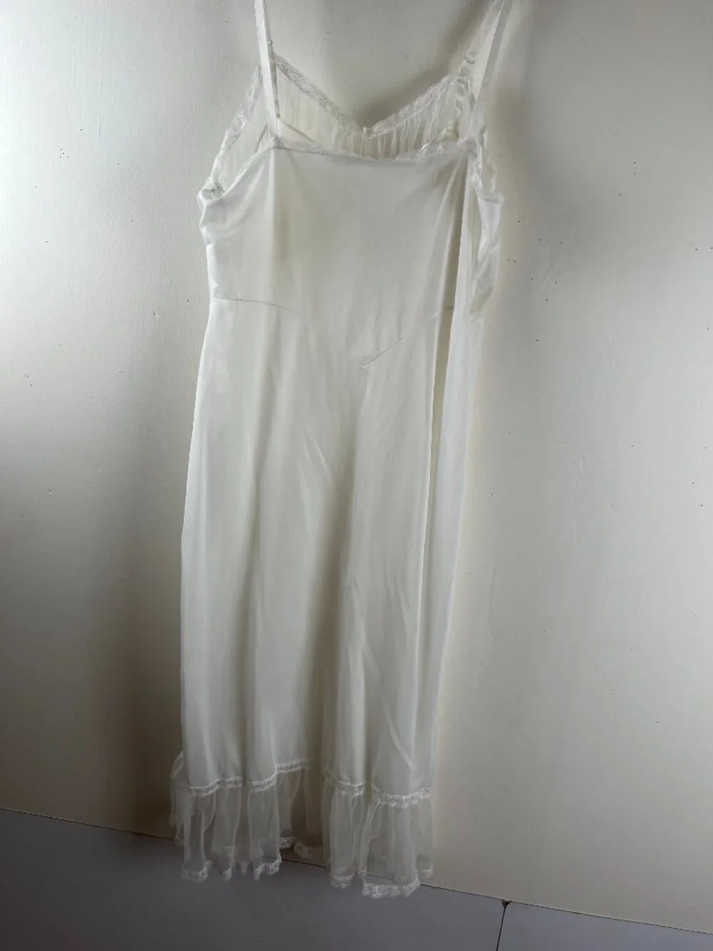 Vintage Mid-Century White Luxite Nightgown Size 38 - Picture 6 of 8